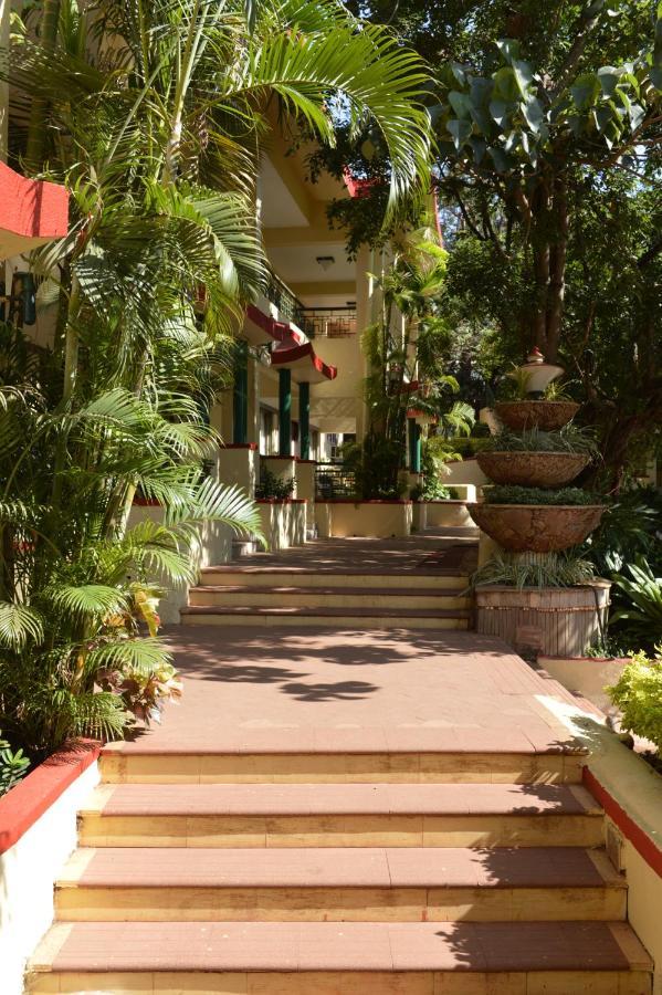 Adamo The Resort Matheran Exteriör bild