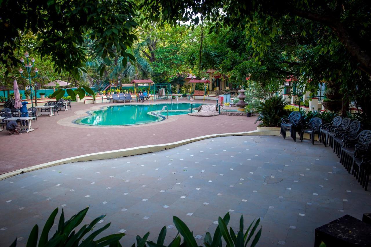Adamo The Resort Matheran Exteriör bild