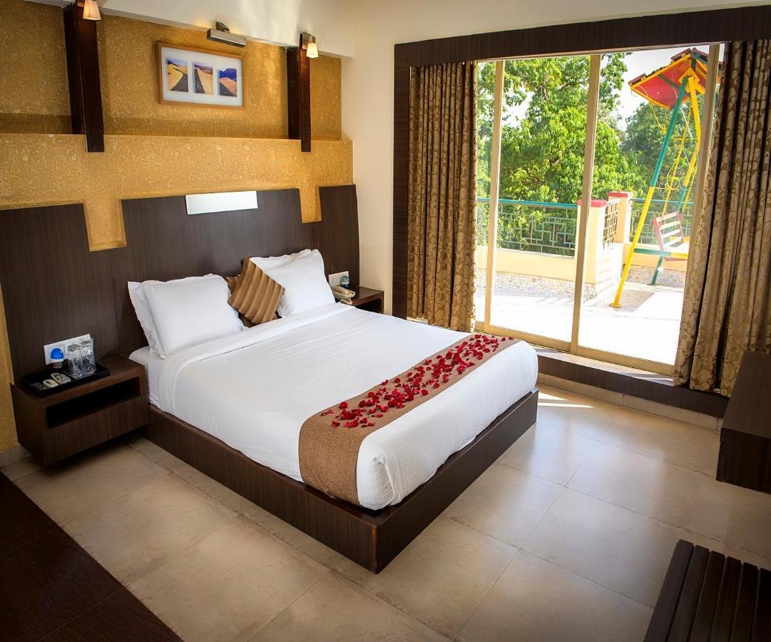 Adamo The Resort Matheran Exteriör bild