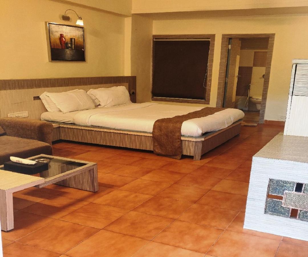 Adamo The Resort Matheran Exteriör bild